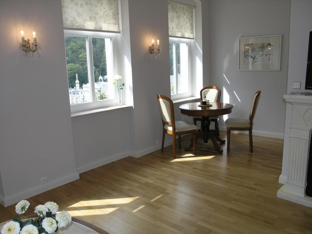 Apartman Lux Skroupova Apartment การ์โลวีวารี ภายนอก รูปภาพ