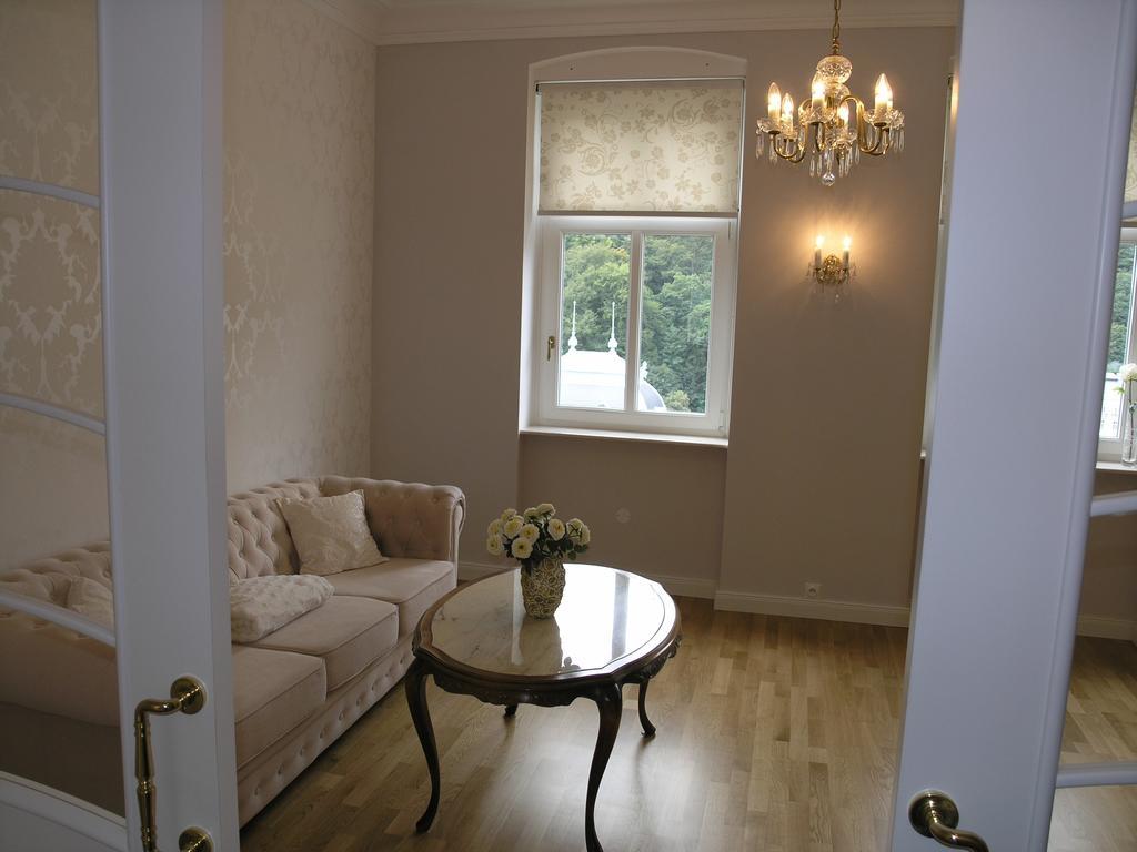 Apartman Lux Skroupova Apartment การ์โลวีวารี ภายนอก รูปภาพ